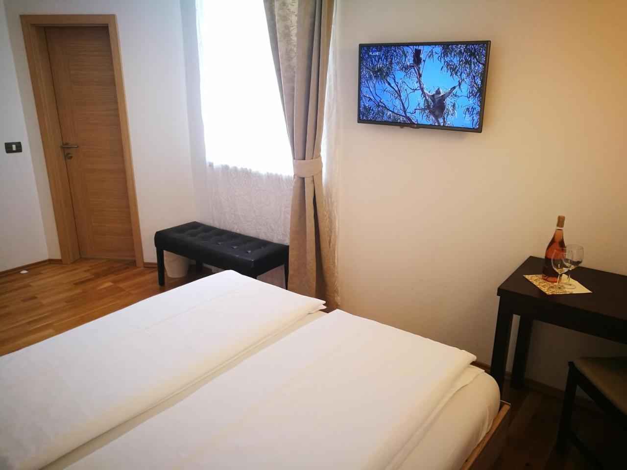 Mondina Guest House Postojna Ngoại thất bức ảnh